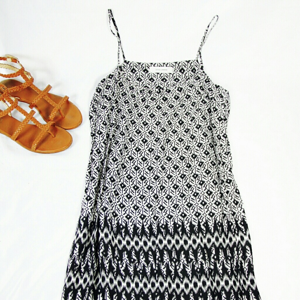 ❌SOLD ❌ [Style London] Printed Festival Dress 🎸🎶 - Picture 2 of 8