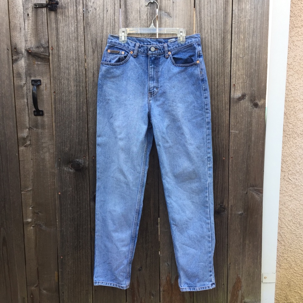 Women's high waisted vintage light washed jeans