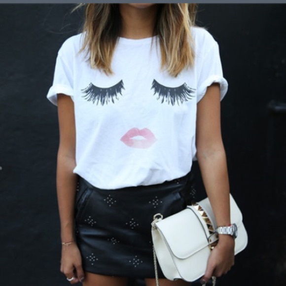 🎉ONE LEFT IN BLACK!🎉Charming Face T-shirt!🌺 - Picture 5 of 6