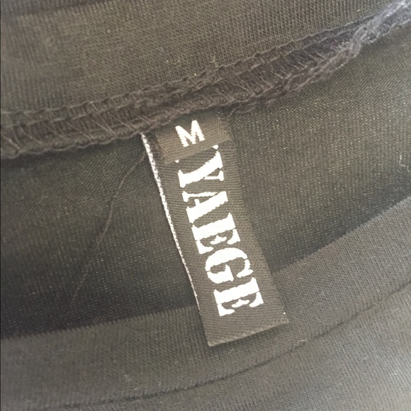 🎉ONE LEFT IN BLACK!🎉Charming Face T-shirt!🌺 - Picture 4 of 6