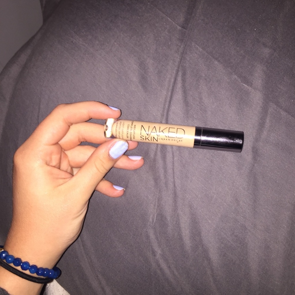 naked concealer in medium neutral