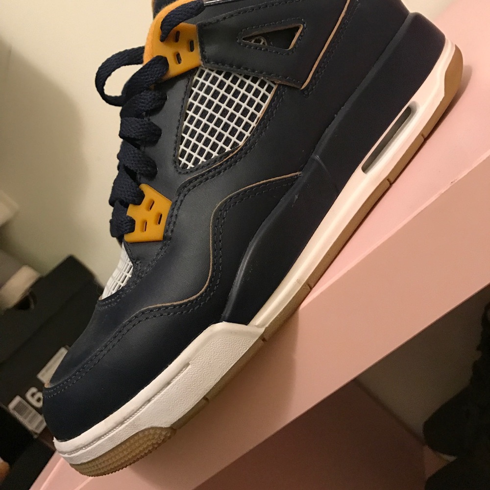 Jordan 4s