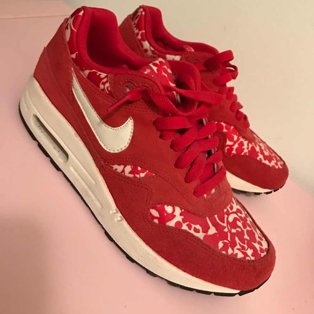 Air max 1s red liberty