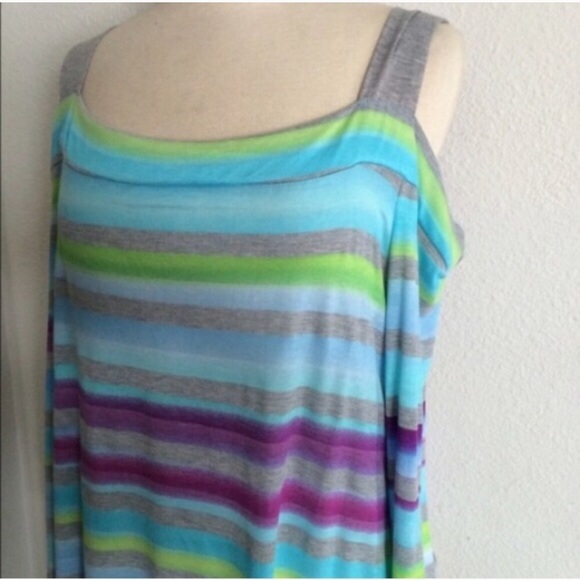 LAST ONE! (Plus) Striped cold shoulder top - Picture 3 of 3