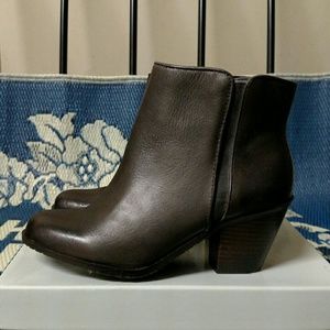 Jessica Simpson heels