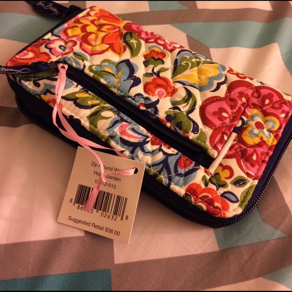 Vera Bradley zip around wallet - Picture 3 of 3