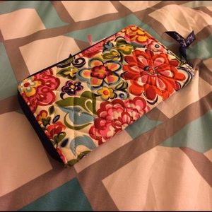 Vera Bradley zip around wallet