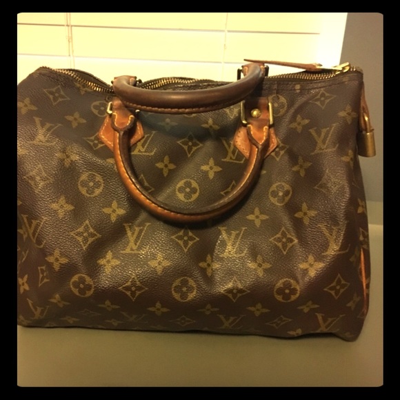 Louis Vuitton Handbags - Louis Vuitton speedy bag I think it's a 25 or 30 Louis Vuitton Handbags - Louis Vuitton speedy bag I think it's a 25 or 30