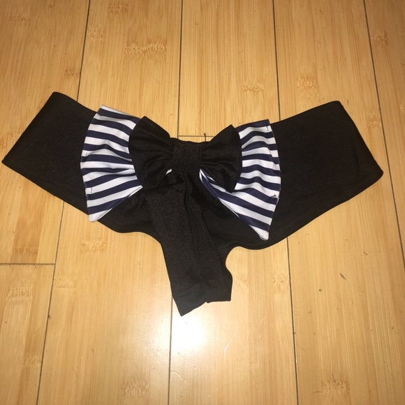 Black and blue striped scrunched bikini bottom! - Picture 1 of 2