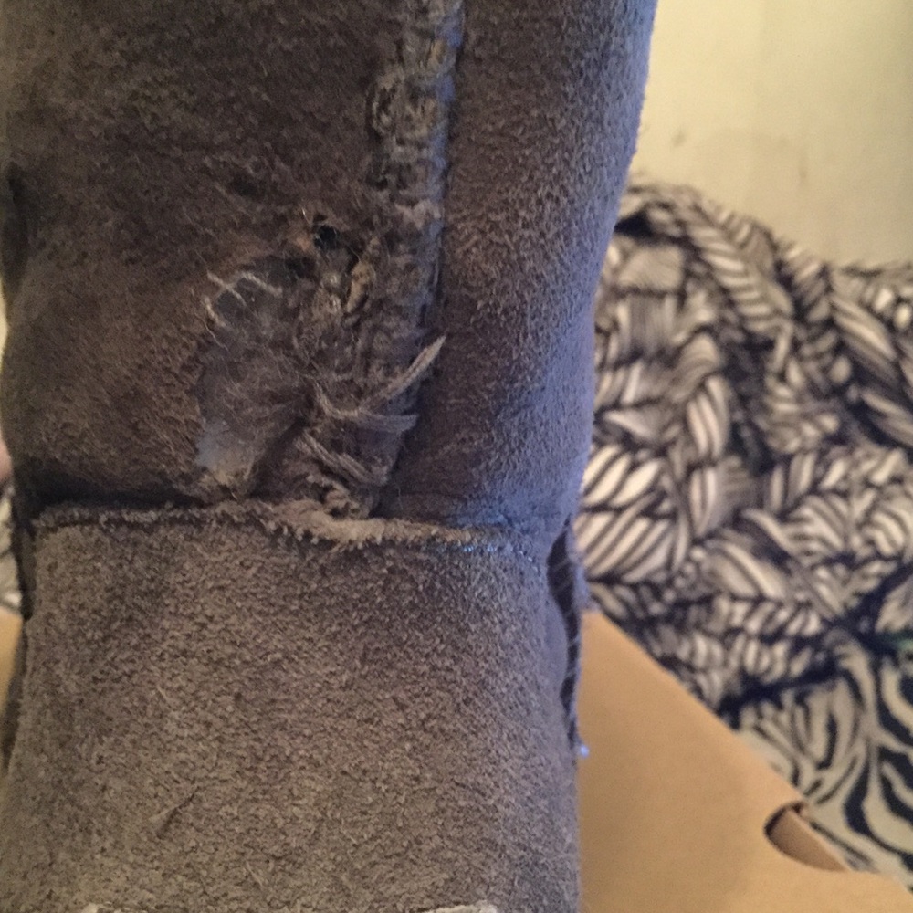 Grey uggs - Picture 4 of 4