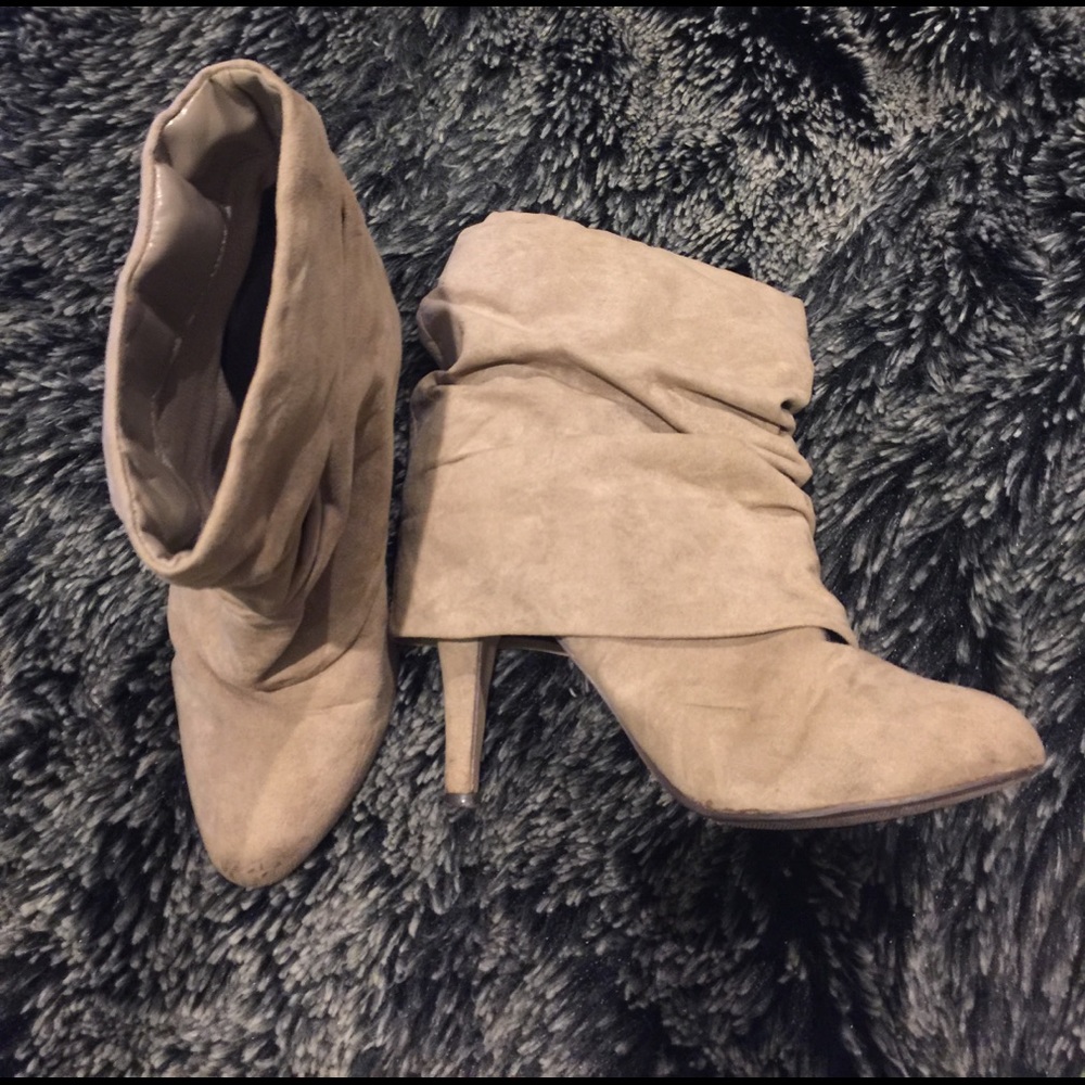👁‍🗨Cream Fold-over Boots