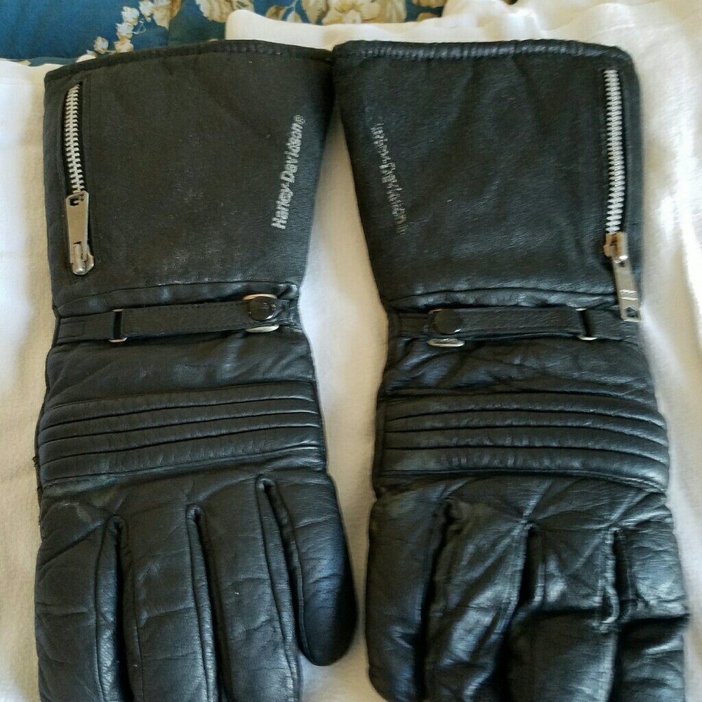 Riding gloves