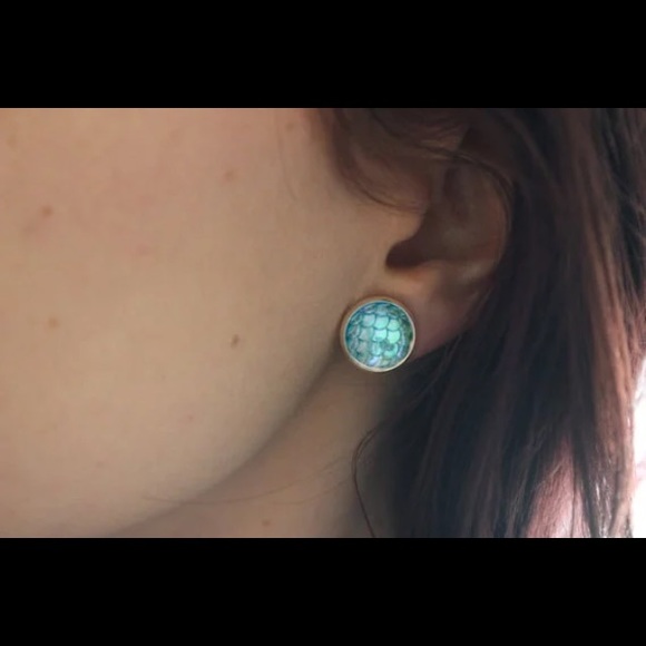 🎉🍾🎊HP!🎉🎊Mermaid scale earrings - Picture 2 of 3