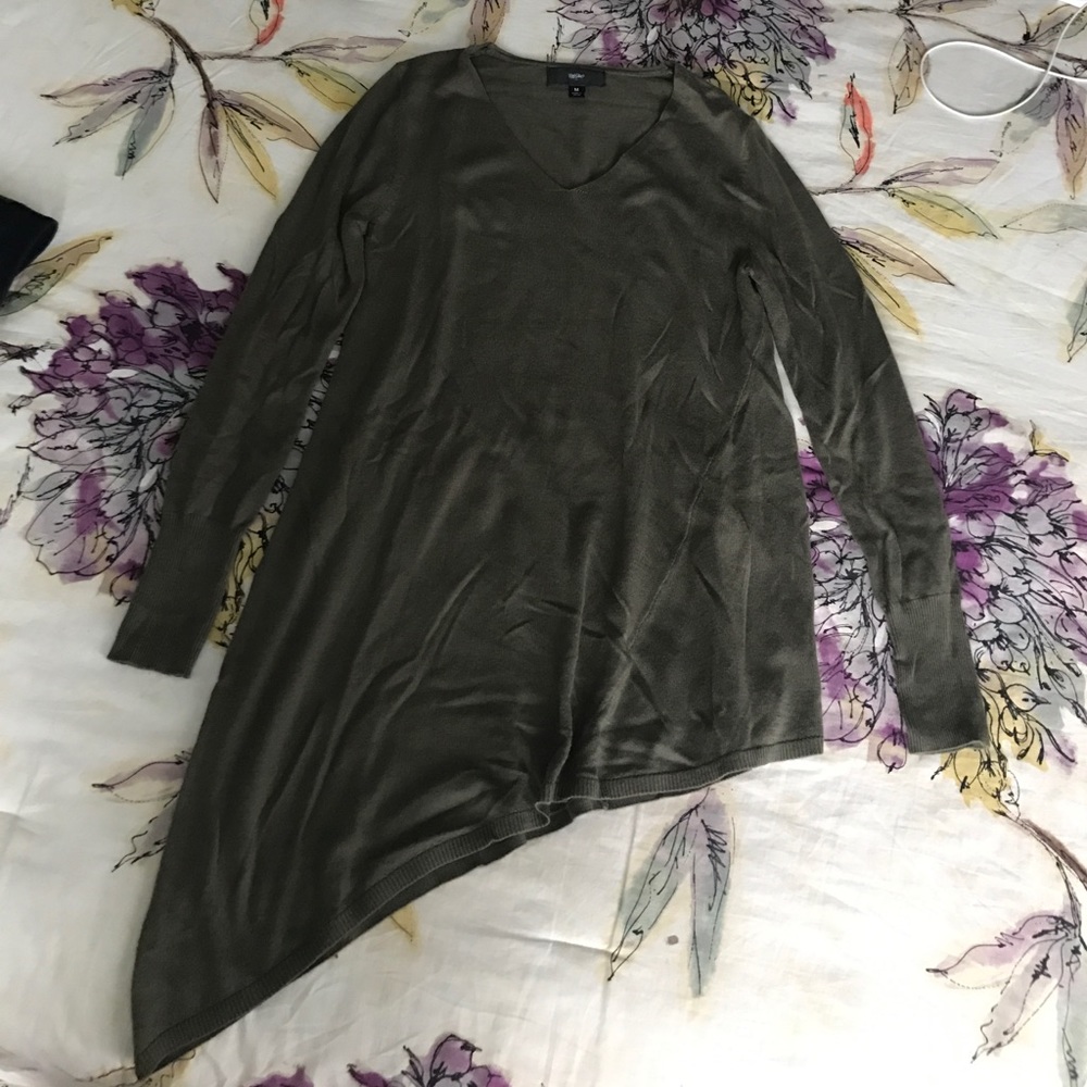 ⭐️ NEVER WORN ⭐️  SIZE M mossimo asymmetric tunic