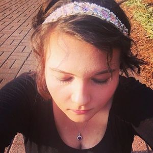 Meet your Posher, Adrianne