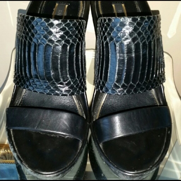 Rachel Zoe REAL snakeskin wedges - Picture 3 of 3