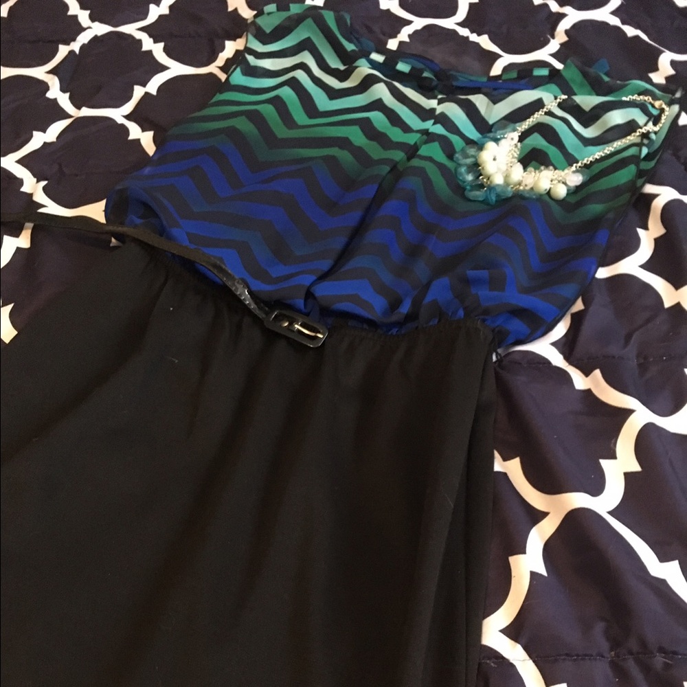 🔥LAST DAY TIL MOVE🔥Open back chevron dress NWT