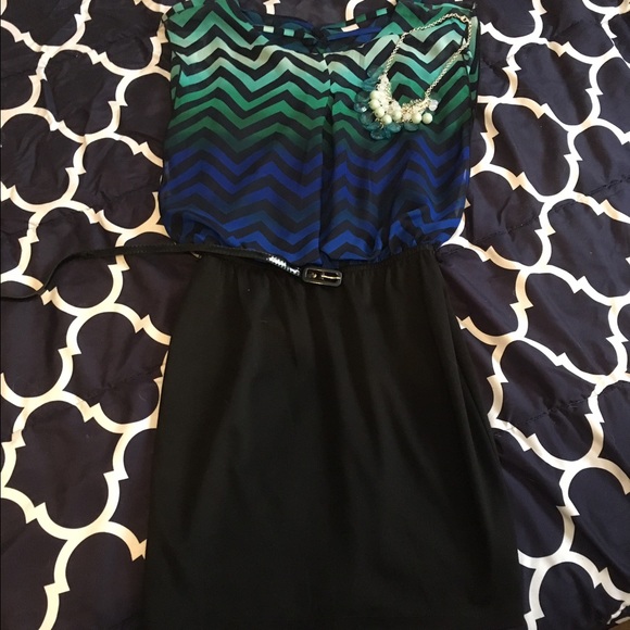 🔥LAST DAY TIL MOVE🔥Open back chevron dress NWT - Picture 2 of 4