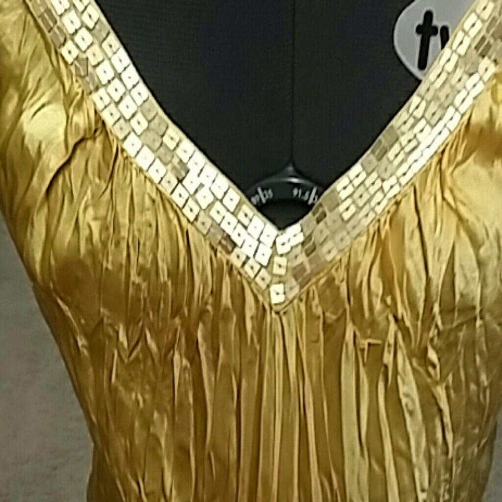 Top - Picture 2 of 4