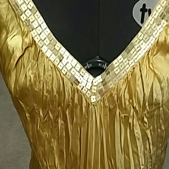 Top - Picture 2 of 4