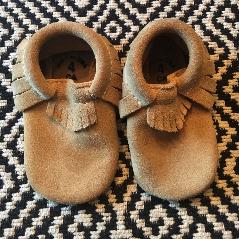 Size 4 Freshly Picked tan suede moccasins!