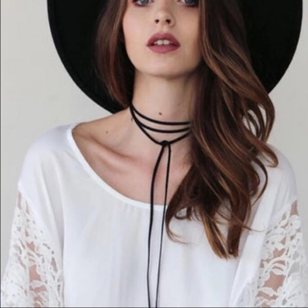 ☀️ 🎉 HP! 🎉 Wrap Choker w/ Silver Tassels - Picture 2 of 3