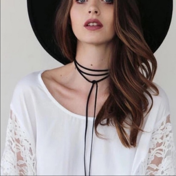 ☀️ 🎉 HP! 🎉 Wrap Choker w/ Silver Tassels - Picture 2 of 3