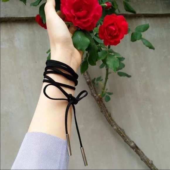 ☀️ 🎉 HP! 🎉 Wrap Choker w/ Silver Tassels - Picture 3 of 3