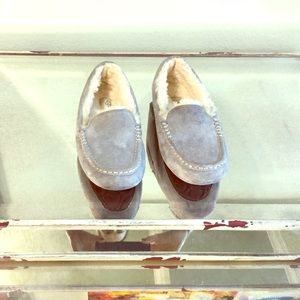 New Scalloped Ugg Loafers - size 6