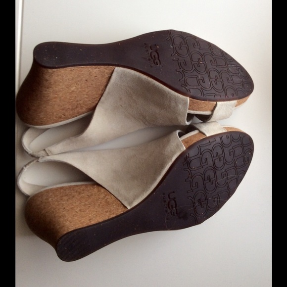 UGG Suede Wedge Sandals Orig. $125 - Picture 4 of 4