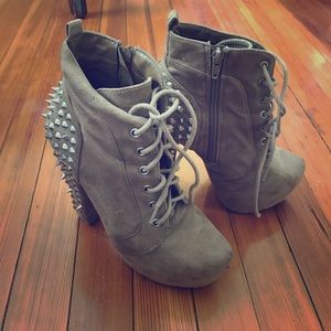 Spiked booties with heel 😍
