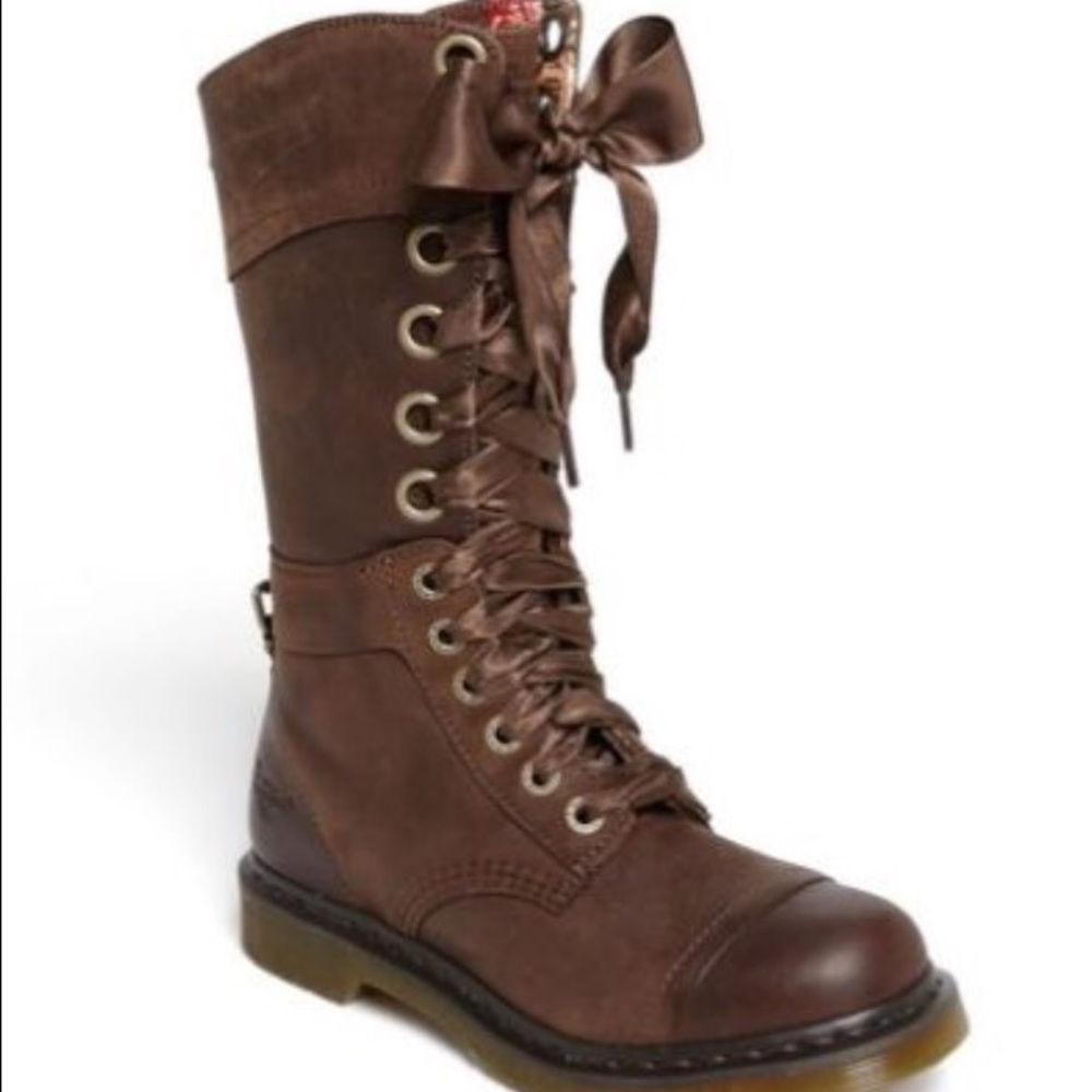 Dr. Marten Triumph Lace up boots