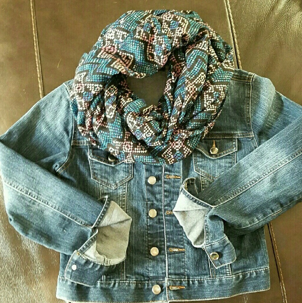 Bundle of 3 infinity scarves! Perfect for spring! - Picture 3 of 6