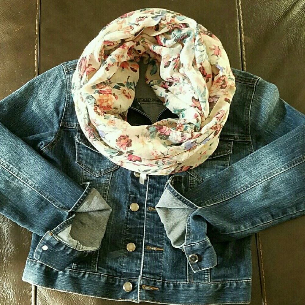Bundle of 3 infinity scarves! Perfect for spring!