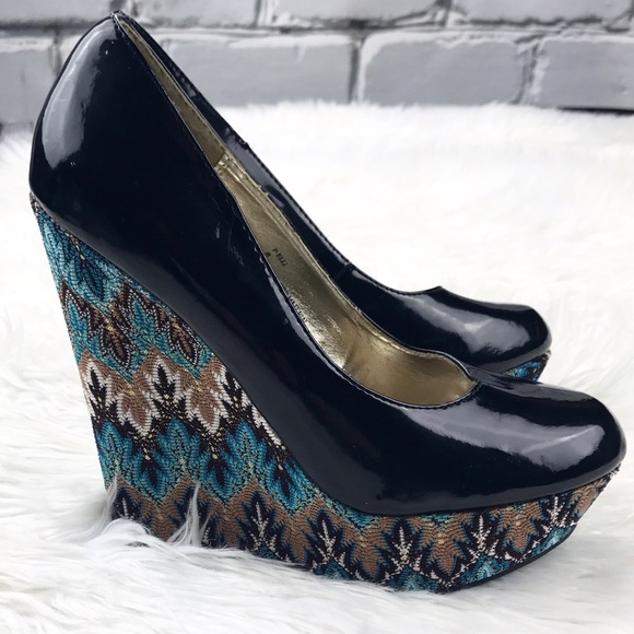 Steve Madden Shoes - 💕SALE💕Steve Madden P. Ellis Black &Blue Wedges