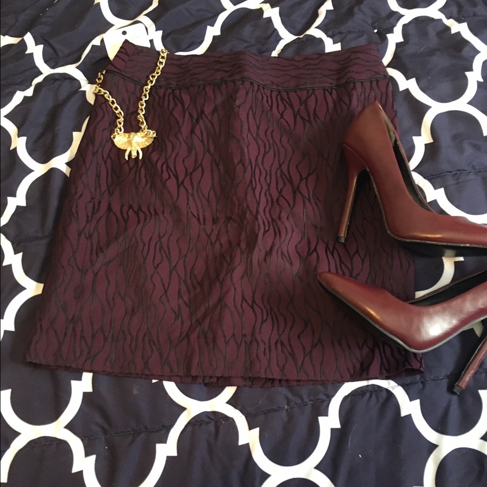 🔥LAST DAY TIL MOVE🔥Ann Taylor plum&black skirt