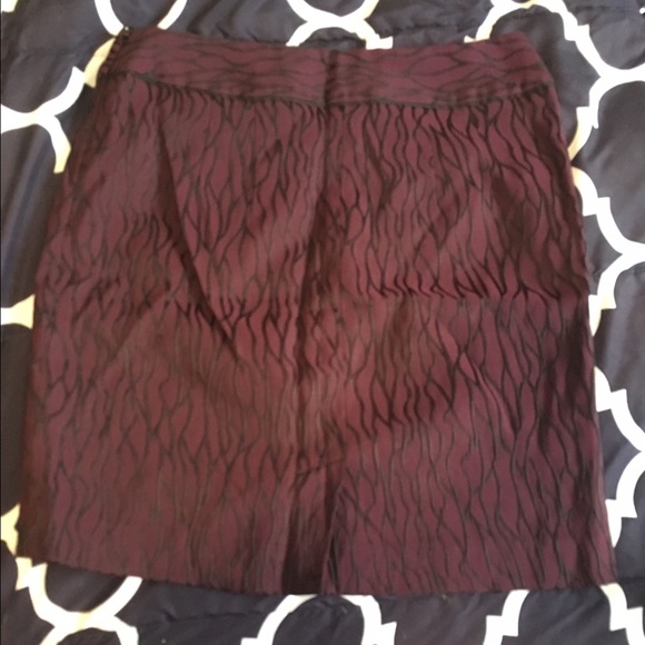 🔥LAST DAY TIL MOVE🔥Ann Taylor plum&black skirt - Picture 2 of 5
