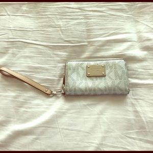 Michael Kors wristlet