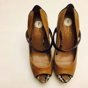 Jessica Simpson tan & black heels