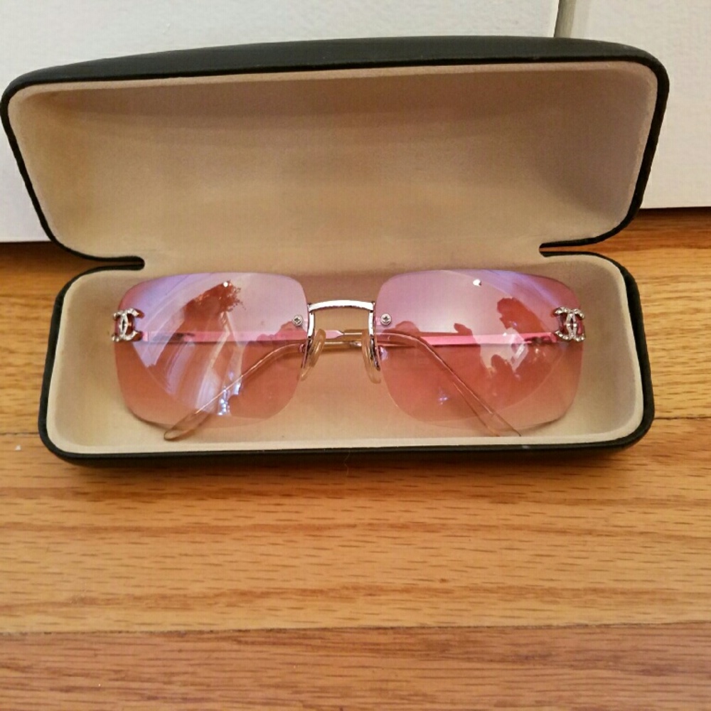CHANEL STUNNING ROSE COLORED SUNNIES!