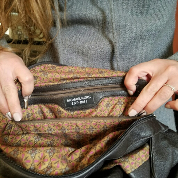 *****SOLD***** Mk oversized hobo-like purse - Picture 2 of 4