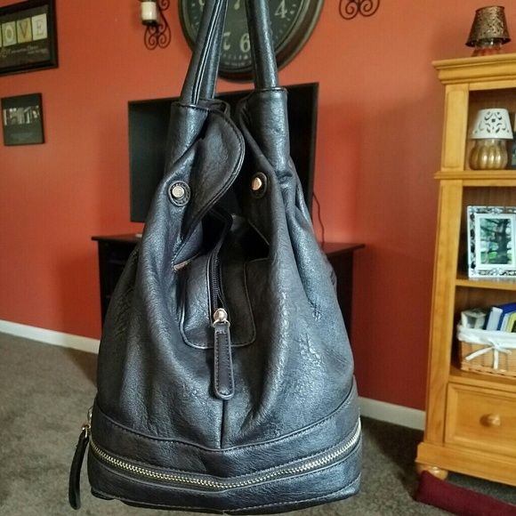 *****SOLD***** Mk oversized hobo-like purse - Picture 4 of 4
