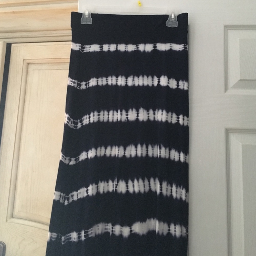 Maxi skirt tie died look size S but can fit M