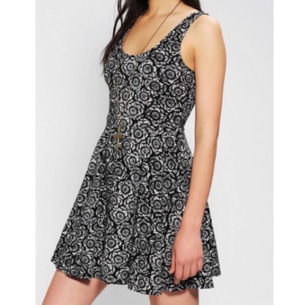 Floral Ecote Black and White Sun Dress