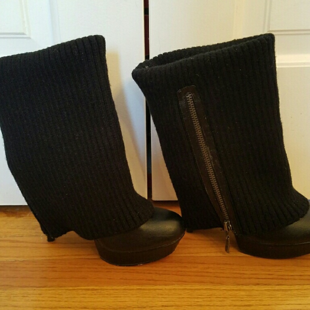 Zigi Soho beautiful fold down black booties EUC!