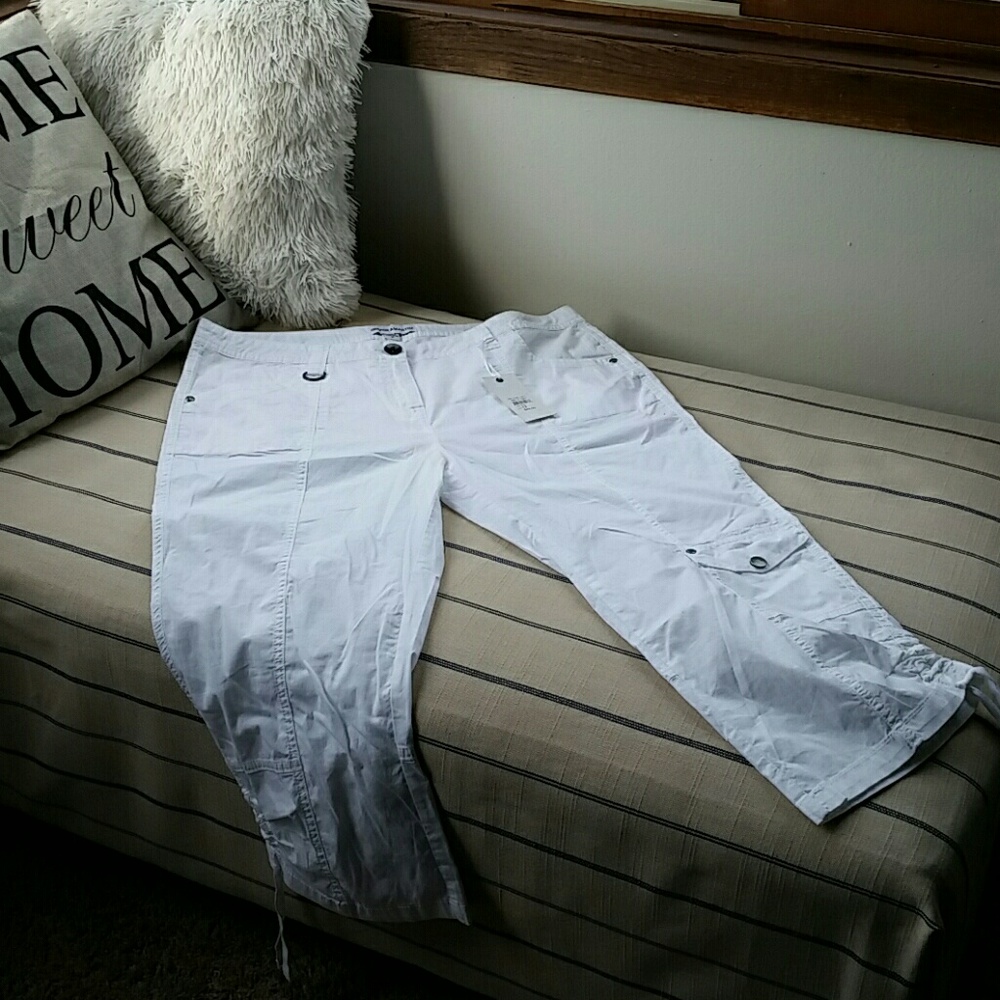 NWT White cotton capri