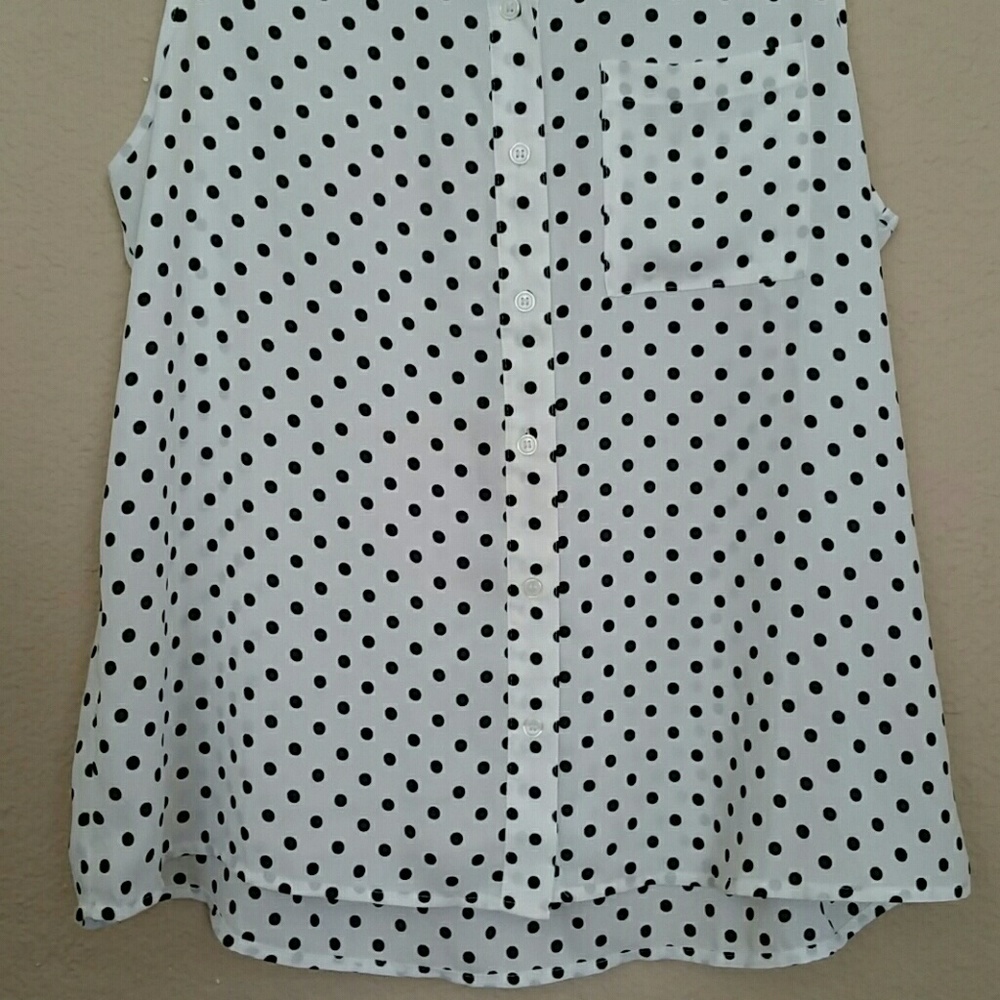 Sleeveless blouse size small - Picture 3 of 4
