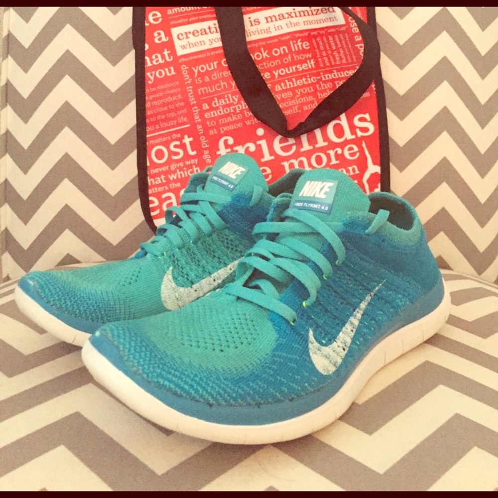 Nike Flyknit Women Free RN Size 8