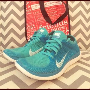 Nike Flyknit Women Free RN Size 8