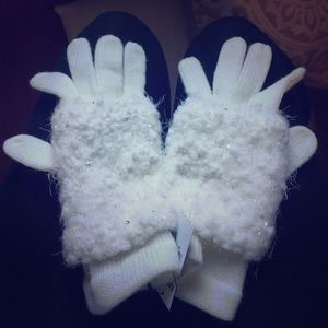 White fuzzy gloves 🌃❄️🌬